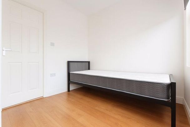 3 bedroom flat to rent - Photo 1