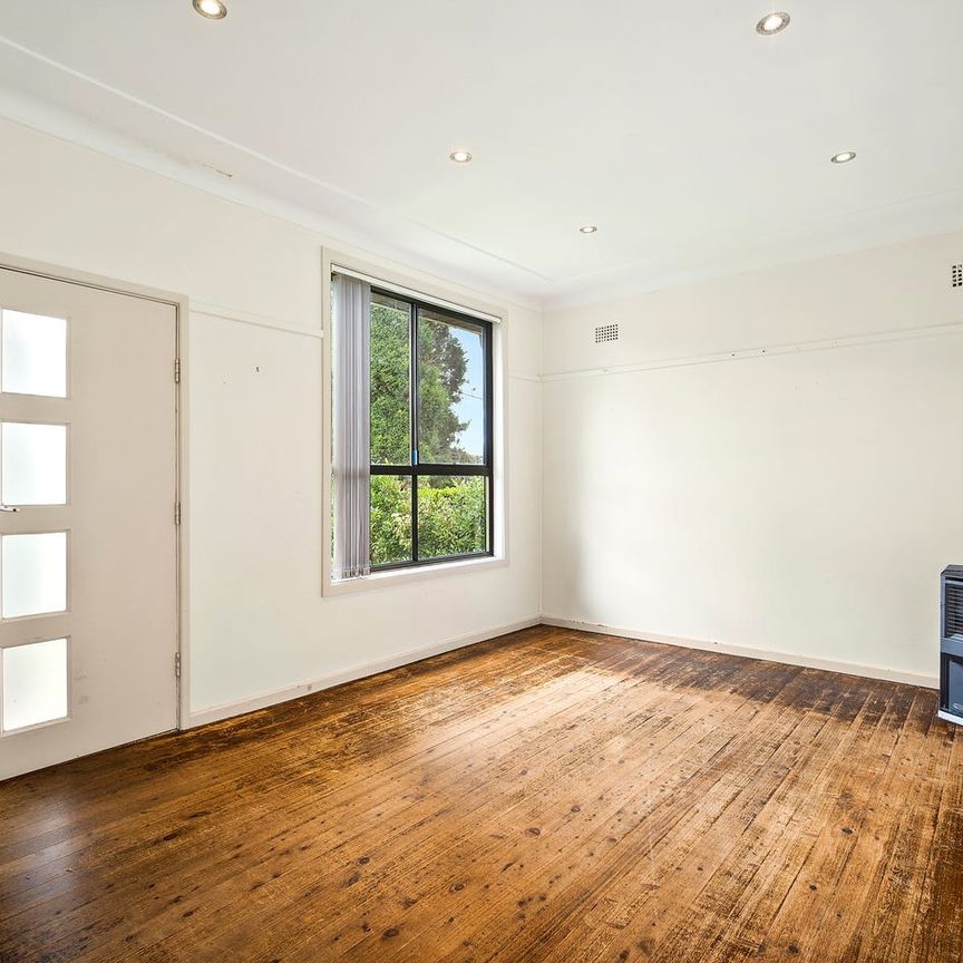 With a prime location, light-filled rooms and a quaint cottage charm, this property is one not to be overlooked. - Photo 1