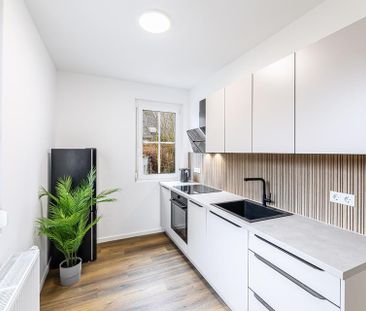 Erstbezug nach Sanierung - Voll möblierte 2-Zimmer-Wohnung mit Terr... - Photo 2