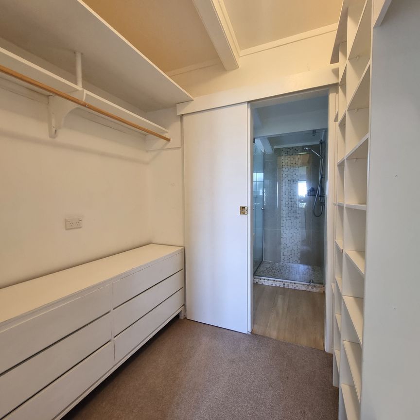 Coastal Living & Sea Views - Photo 1