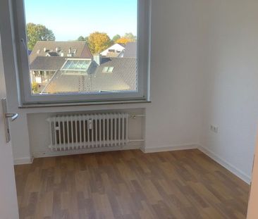 Aufgepasst! Schöne 4-Zimmer-Wohnung mit Balkon zu vergeben! - Photo 2