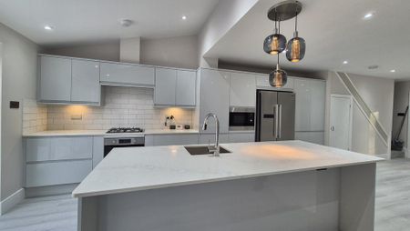 3 bedroom terraced house to rent - Photo 2