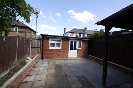 1 bedroom semi-detached house to rent - Photo 5