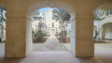 Charmant T2 entièrement rénové avec ascenseur - Photo 5