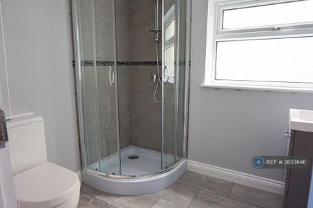 1 bedroom in a house share to rent - Photo 5