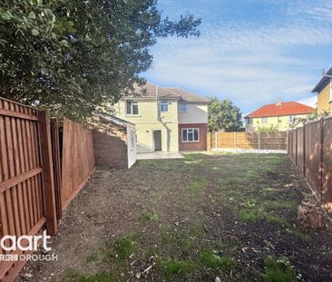 4 bedroom semi-detached house to rent - Photo 6