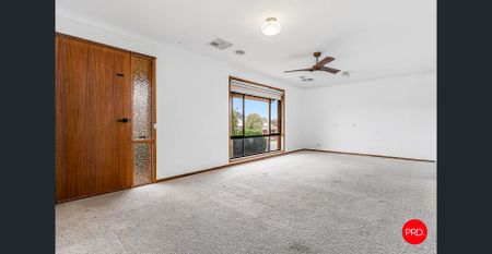 Inviting 3-Bedroom Home with Spacious Yard in Kangaroo Flat - Photo 2