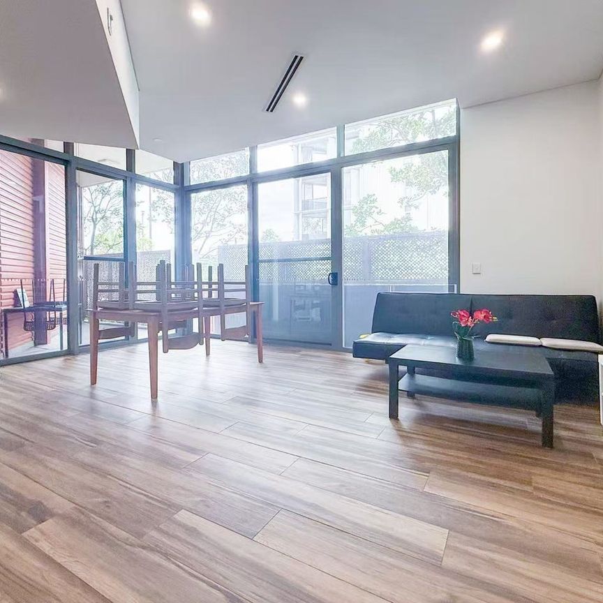 Furnished Contemporary Apartment in Prime Zetland Location - Photo 1