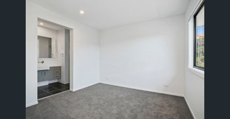 Bright & Spacious Family Home - Photo 4