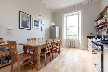 A beautiful five bedroom townhouse set over four floors with a private rear garden, available on an unfurnished basis, located on a popular and quiet residential street in the West End. - Photo 4