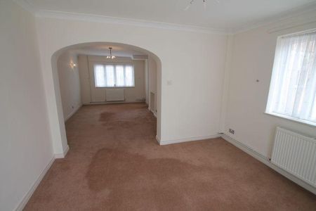3 bedroom semi-detached house to rent - Photo 2