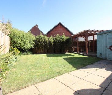 2 bedroom end of terrace house to rent - Photo 2