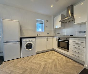 Columbia Road, Ensbury Park, Bournemouth - Photo 2