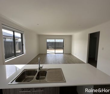 4-Bedroom Family Home - Space, Comfort & Style in Munno Para Downs! - Photo 1
