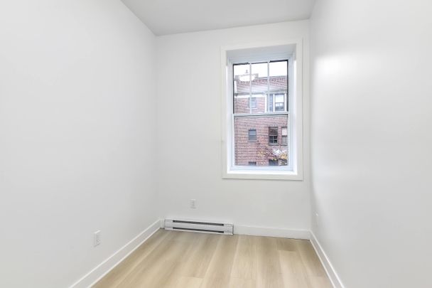 2080 avenue Lincoln Beautiful 4 bedroom apartment for rent! - Photo 1