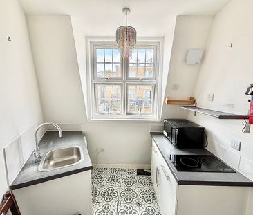 Wellington Passage, Wanstead, E11, London - Photo 2