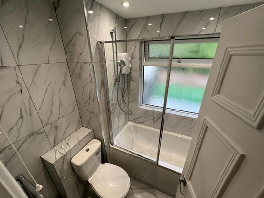 5 Bed Semi-Detached House, Pomfret Avenue, LU2 - Photo 1