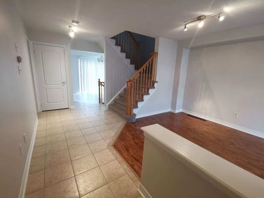 For Lease - 24 Beatrice Lane, Barrie, Ontario - Photo 1