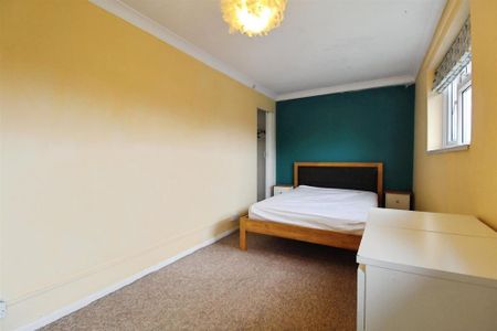 2 bedroom maisonette to rent - Photo 2