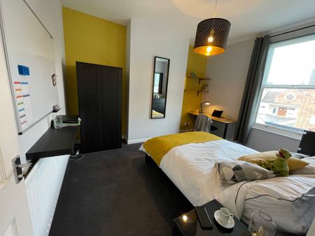 2 Bed Student Accommodation - Photo 2