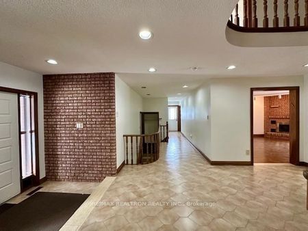 For Lease - 270 Arnold Avenue, Vaughan, Ontario - Photo 3