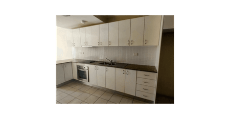 Large 2 bedroom 2 storey apartment - Photo 3