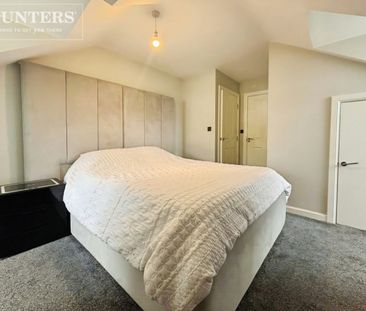 2 bedroom Flat To Let - Photo 1