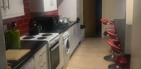 **student Property**, 4 Edenmore Street, Derry, BT48 7JP - Photo 2