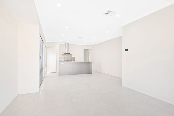 Super Fresh and near New 4x2x2 &ast;&ast; Open Wednesday 30&sol;04&sol;25 5&period;30 Pm to 5&period;45 Pm&ast;&ast; - Photo 1