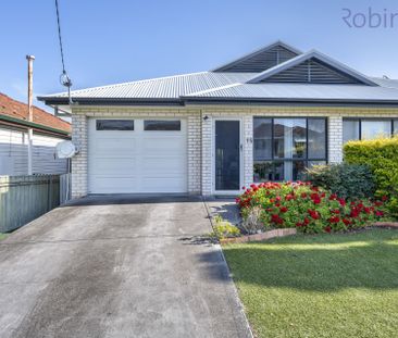 Two bedroom air conditioned villa with single garage - Photo 5