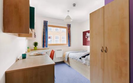 Classic En-suite Single - Photo 3