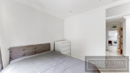 4 bedroom mews to rent - Photo 2