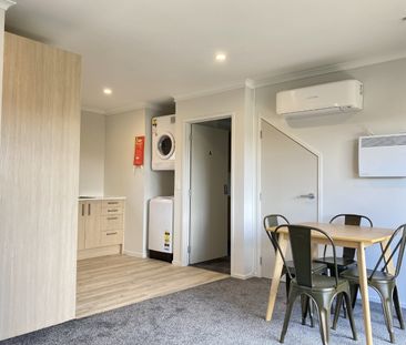 Modern 1-Bedroom Studio Room Available for Rent in Hamilton East – ... - Photo 3