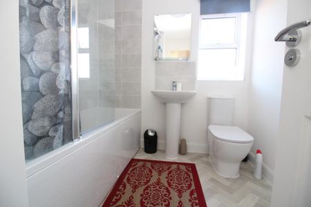 3 bedroom semi-detached house to rent - Photo 5