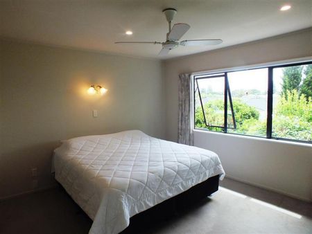 Orewa Beach Property $730 - Photo 5