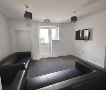 10 bedroom house share to rent - Photo 2