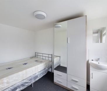 Inverness Road, Brighton - Photo 3