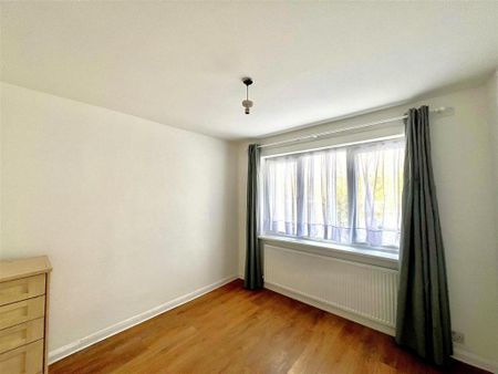 4 bedroom end of terrace house to rent - Photo 3