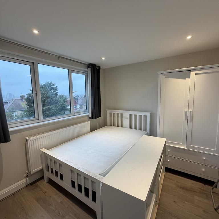 1 bedroom in a house share to rent - Photo 1