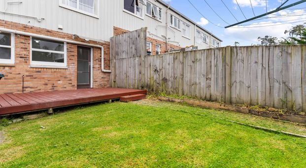 Private & Peaceful 2 Bed Retreat with Deck - Photo 1