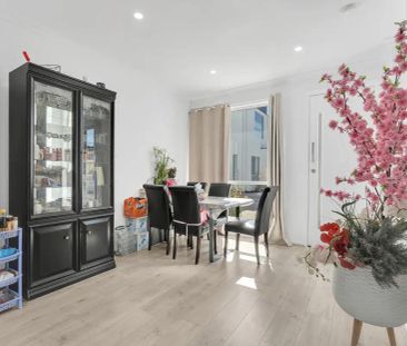 “Hi, I’m Your Easy, Modern Living in a Great Spot” - Photo 2