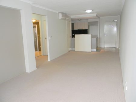 3 MONTH LEASE AVAIABLE IN THIS SPACIOUS 1 BEDROOM UNFURNISHED APARTMENT - Photo 3