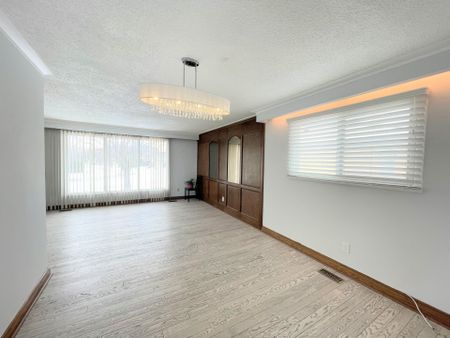 For Lease - 58 Marathon Crescent, Toronto, Ontario - Photo 5