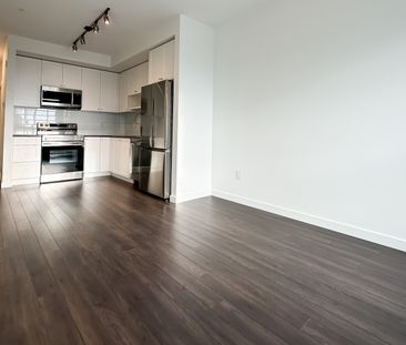 Modern 2 Bedroom + Den Condo With Luxury Amenities And Prime Location. - Photo 1