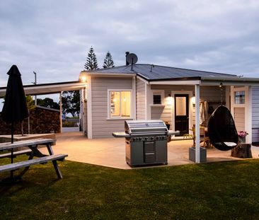 Oh so close to the beach! - Photo 3