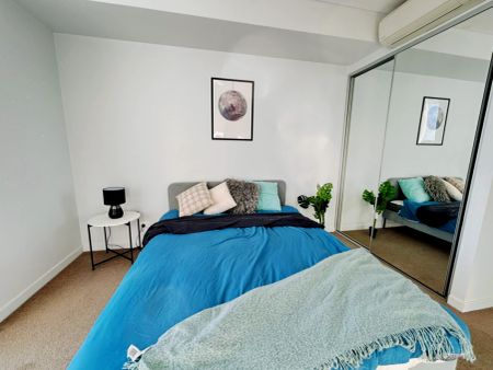1 Brodie Spark Dr, Sydney - Photo 3