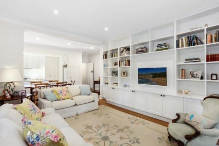 Spacious Two Bedroom Apartment in Private Location - Photo 5