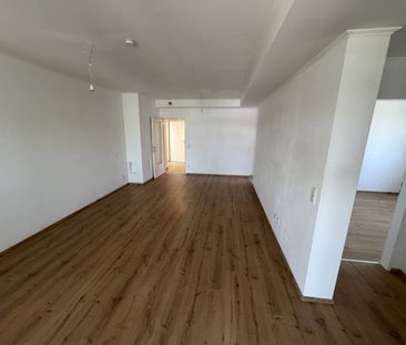Provisionsfrei und Sofortbezug: 3 Zimmerwohnung mit eigenem 30 m2 D... - Foto 6