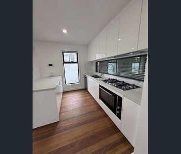 BRAND NEW MODERN LIVING IN A PRIME LOCATION - Photo 4