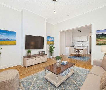 Spacious Two-Level Home With Courtyard & Parking - Steps from Sydne... - Photo 4